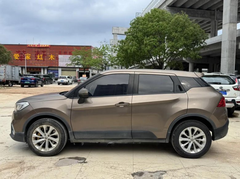 Кроссовер китайский