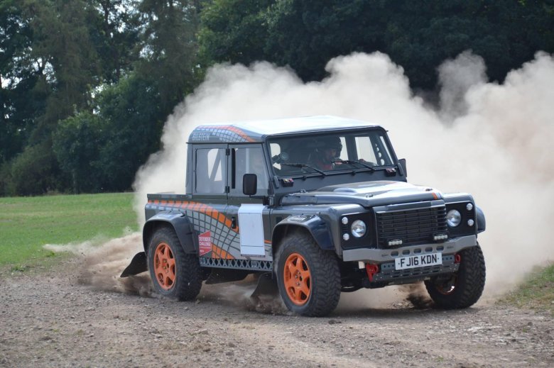 Land rover defender rally