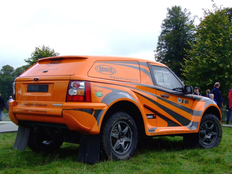 Ленд ровер боулер