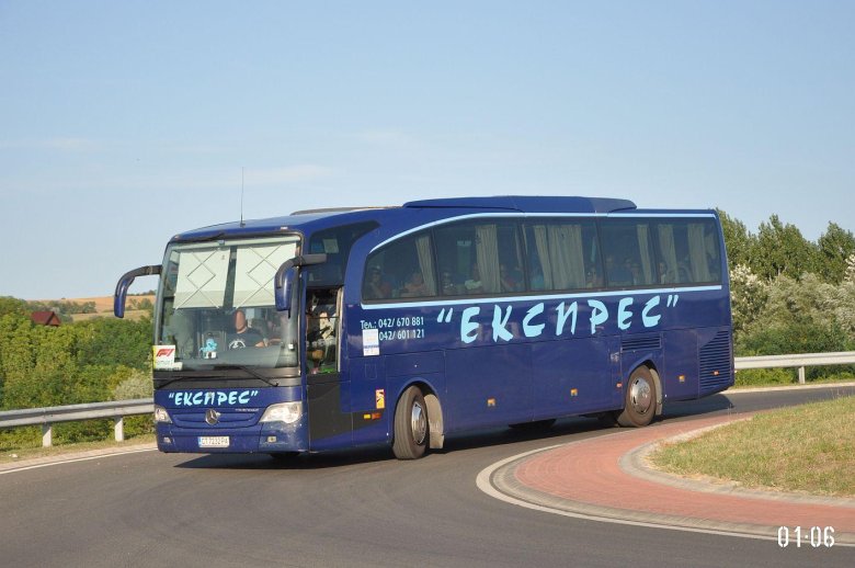 Автобус mercedes benz tourismo