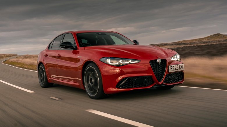 Alfa romeo giulia квадрифолио