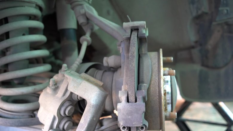 Гремят передние суппорта нива шевроле