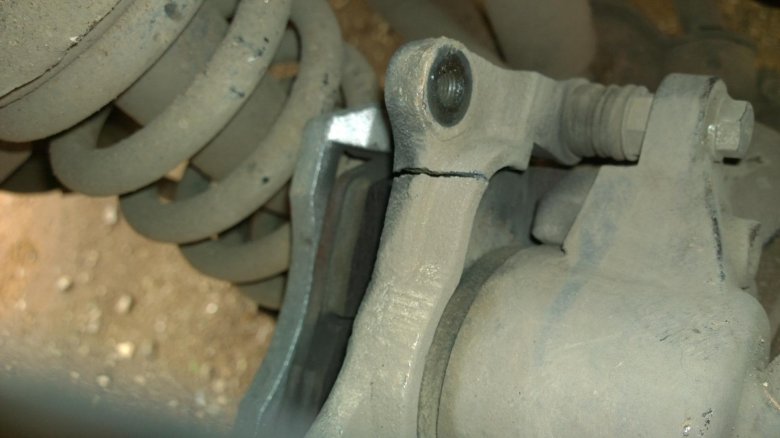 Скоба крепления суппорта нива шевроле