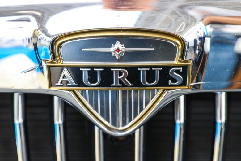 Автомобиль aurus