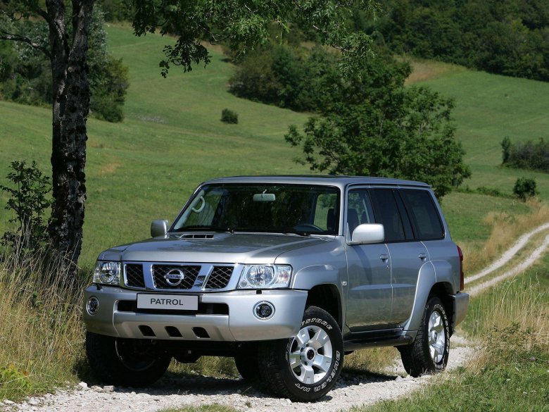 Машина nissan patrol
