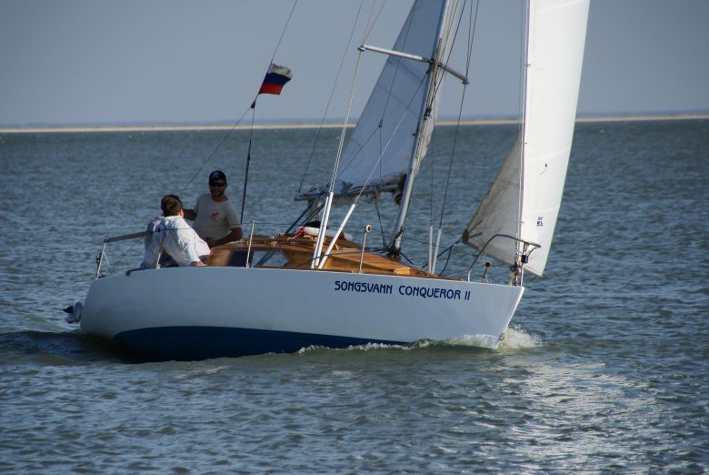 Парусная яхта нева 1