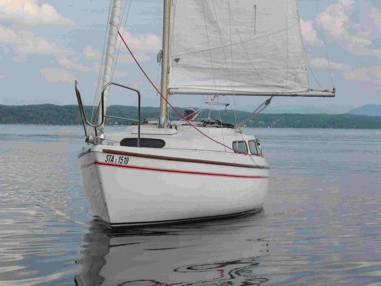 Лодка парусная