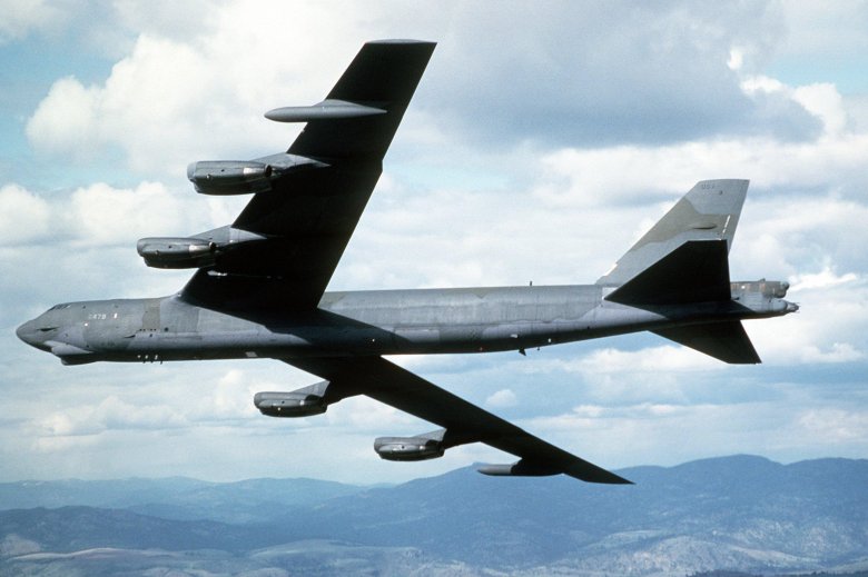 Бомбардировщик сша b-52