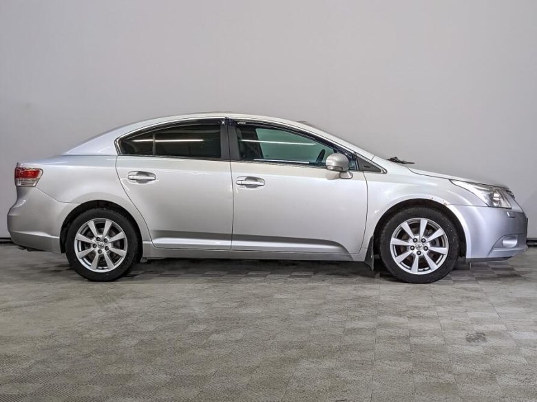 Тойота авенсис 2010 года