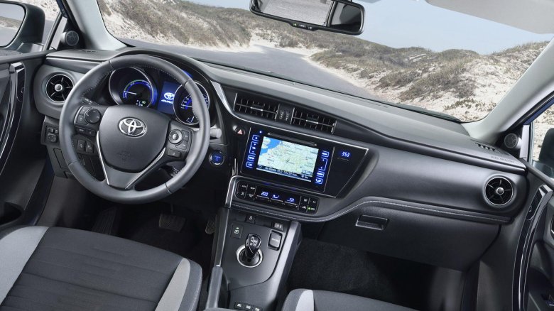 Toyota auris hybrid 2015