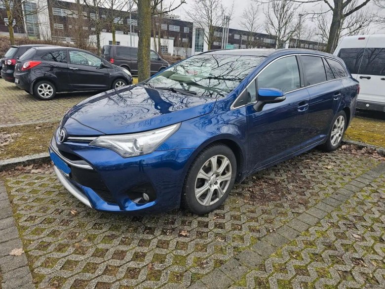 Toyota avensis 2011