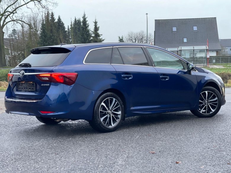 Тойота авенсис универсал 2018