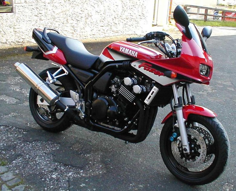 Yamaha fzs 600
