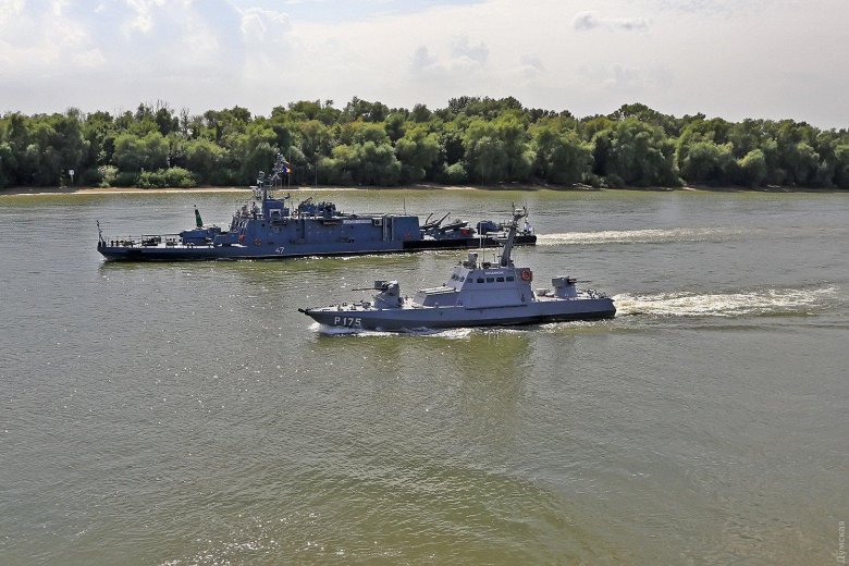 Речной монитор проекта 1316 \ михаил когэлничану\