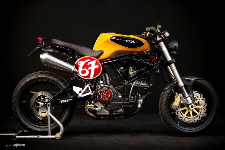 Желтый дукати 900сс