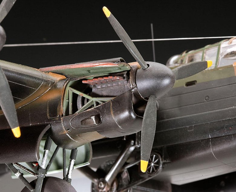 Сборная модель revell avro lancaster dambusters (04295) 1:72