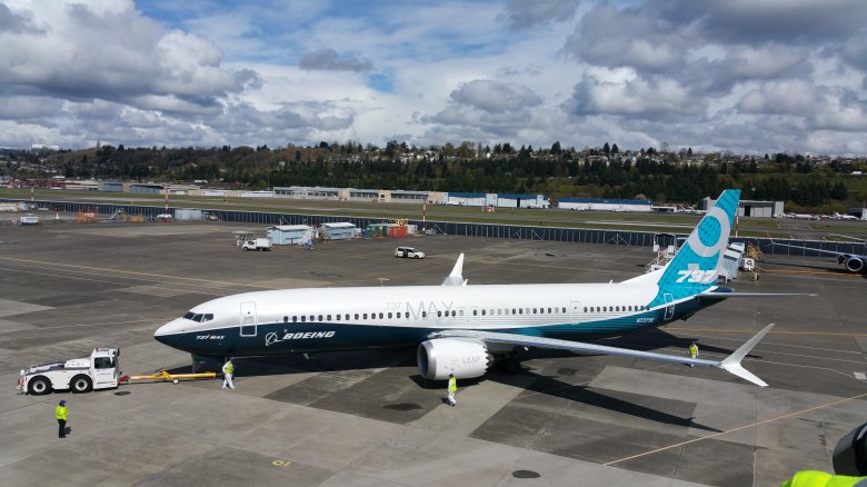 737 max 10