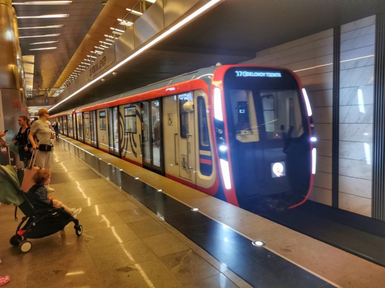 Поезд метро москва 2020