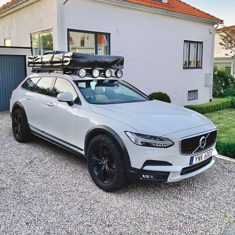 Volvo v 90 cross