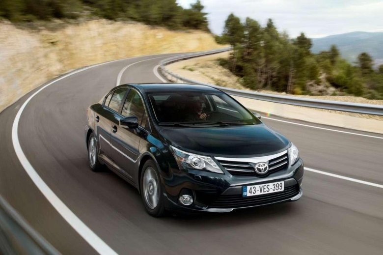 Тойота авенсис 2011