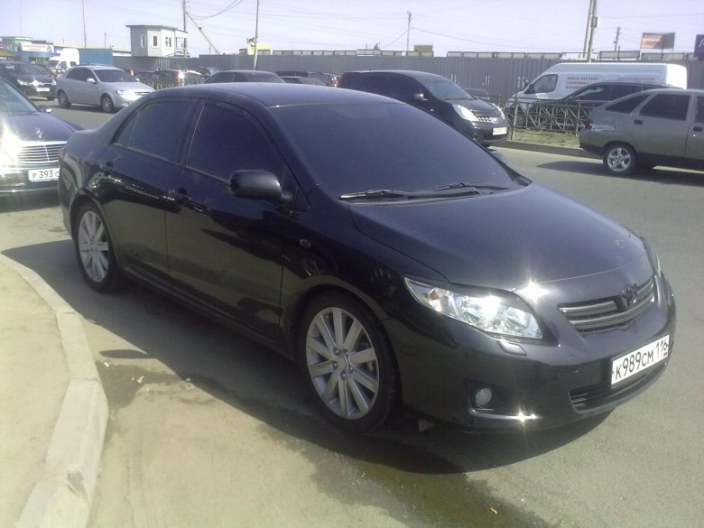 Черная тойота королла 150 тонированная