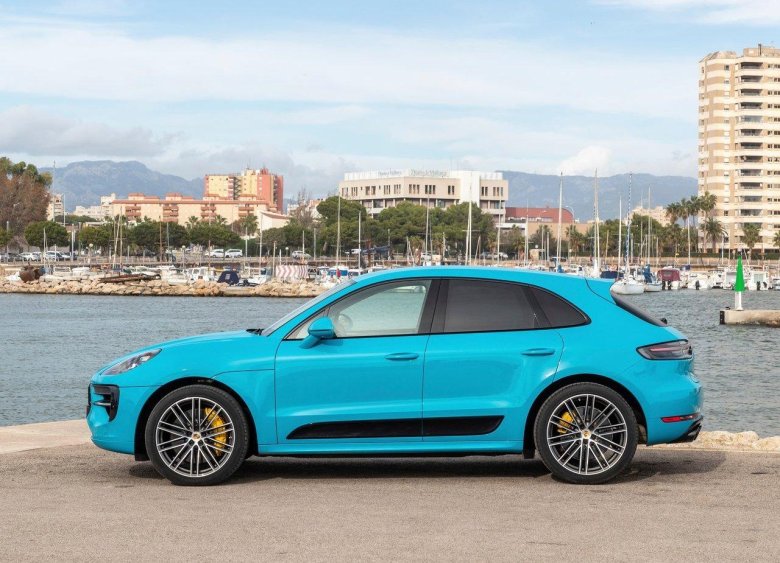 Porsche macan blue
