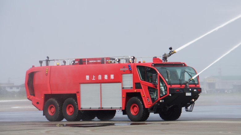 Oshkosh striker 3000