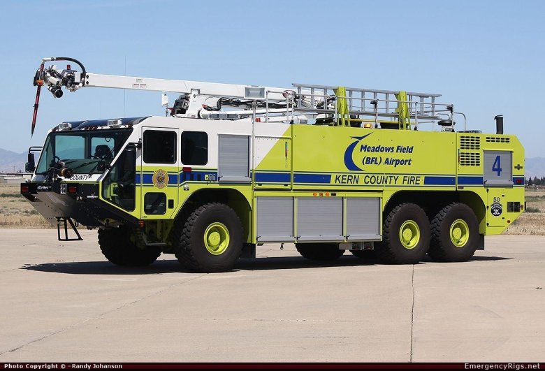 Oshkosh striker 3000
