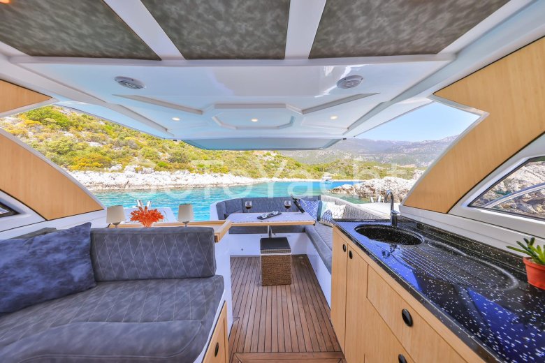 Яхта в турции