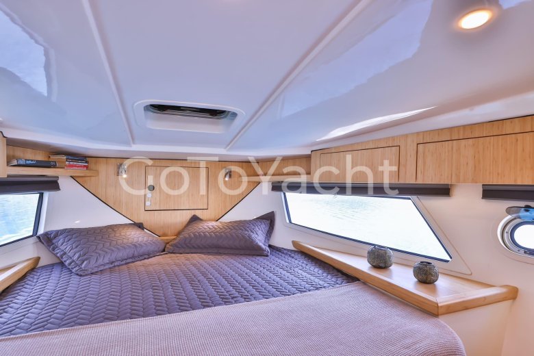 Моторная яхта