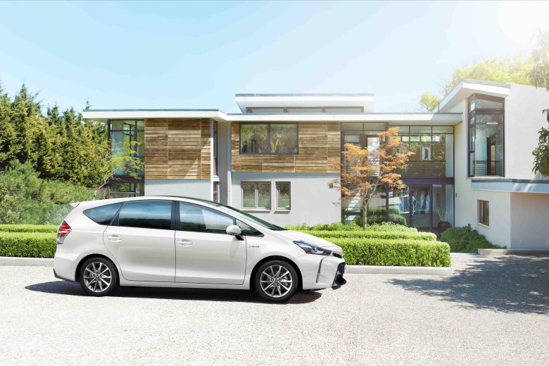 Toyota prius 2012 универсал