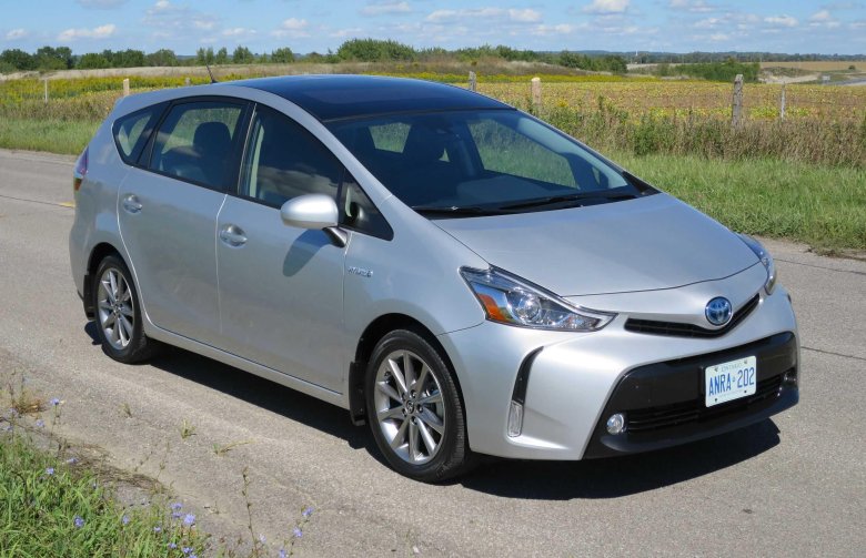 Toyota prius alpha 2017