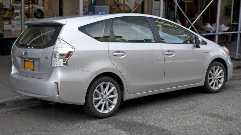 Toyota prius универсал