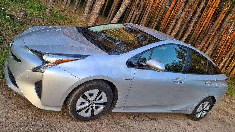 Тойота приус 2018