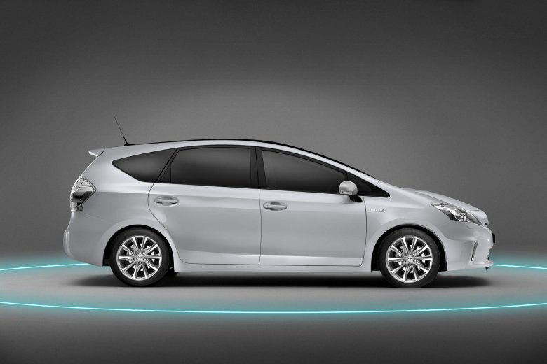 Toyota prius v plus 2015