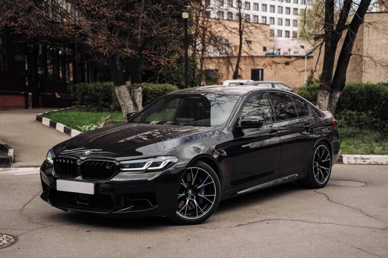 Bmw m5 f90 рестайлинг черная
