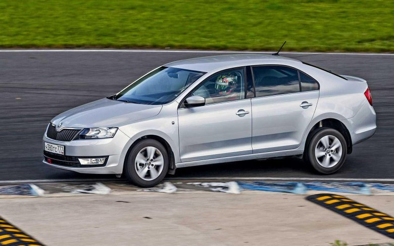 Skoda rapid 2013 года поло