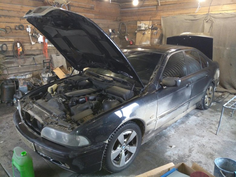 Бмв е39 в гараже