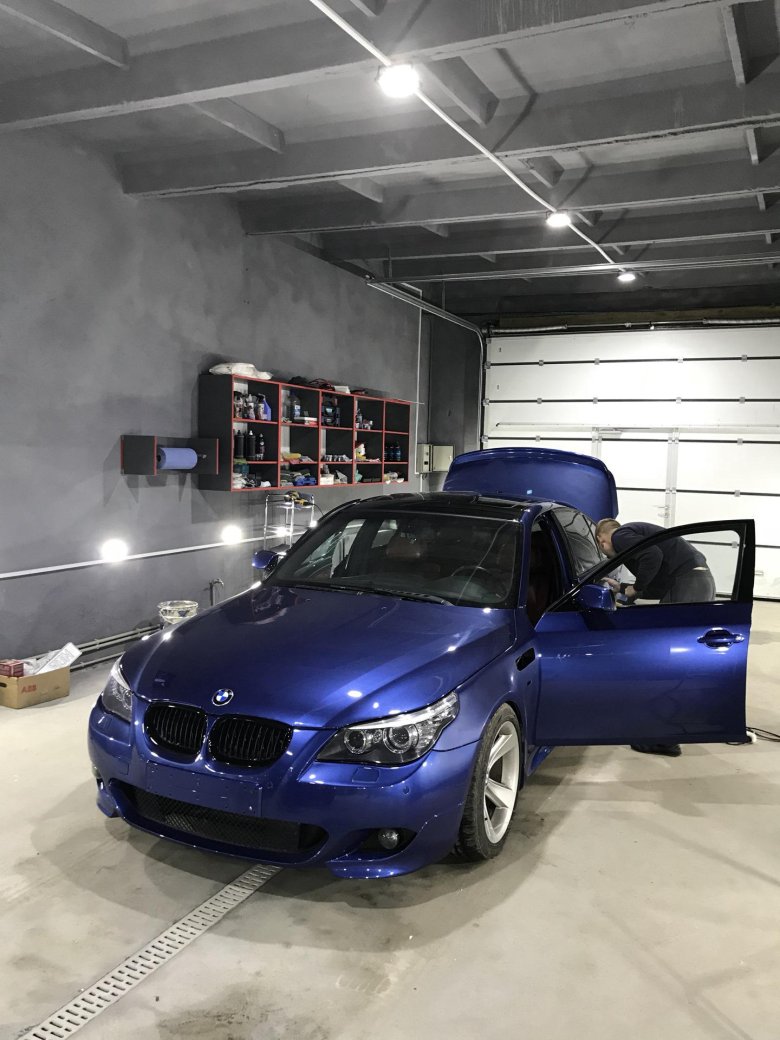 Бмв м5 е60 в гараже