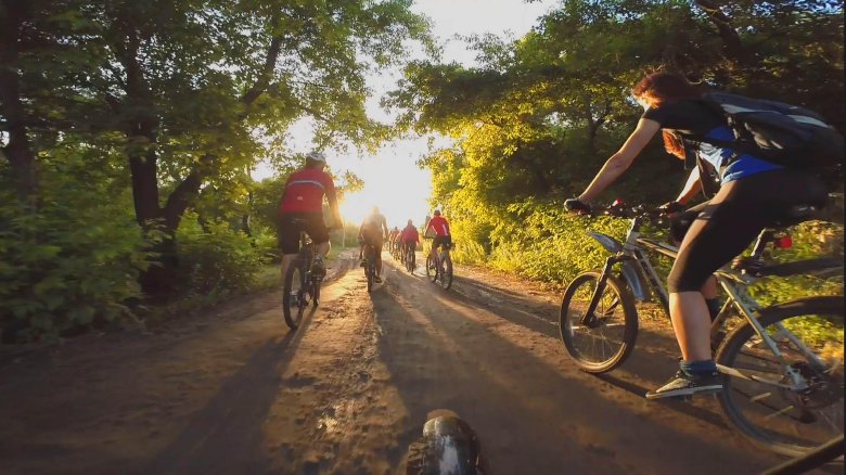 Люди на велосипедах