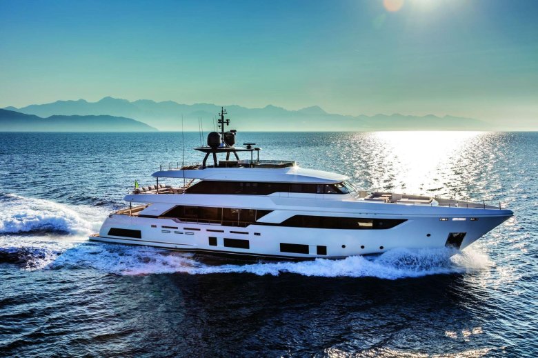 Custom line navetta 33