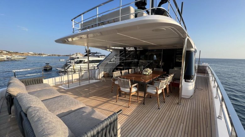 Моторная яхта