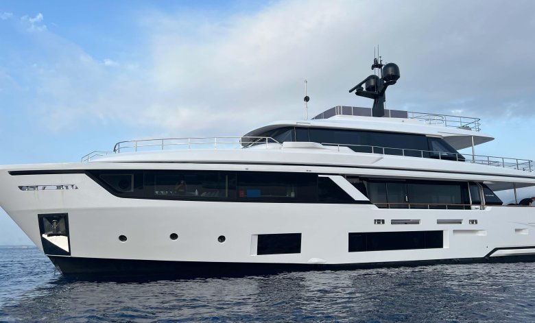 Custom line navetta 33