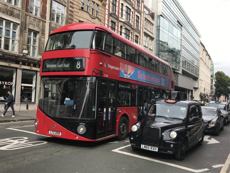 Красные автобусы в лондоне