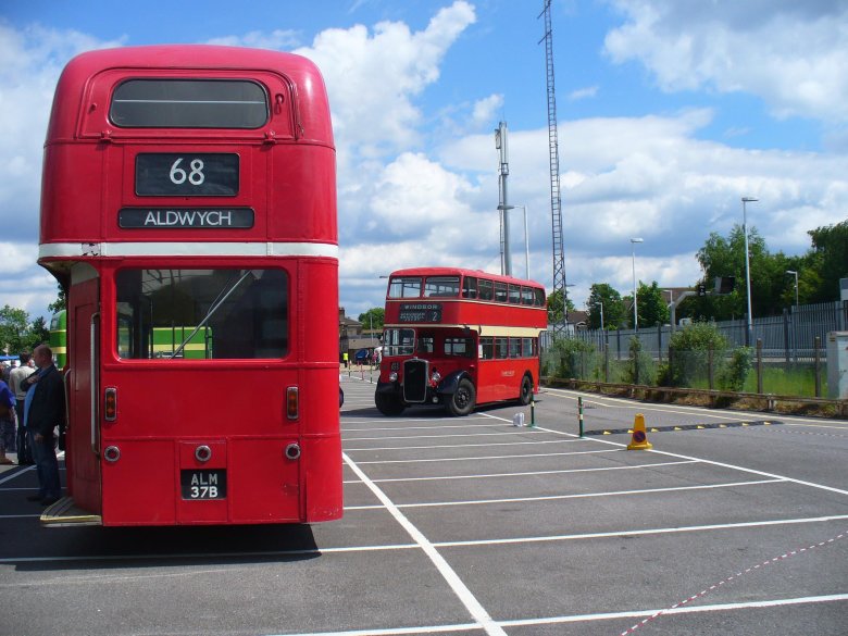 Экскурсионные автобусы двухэтажные в лондоне