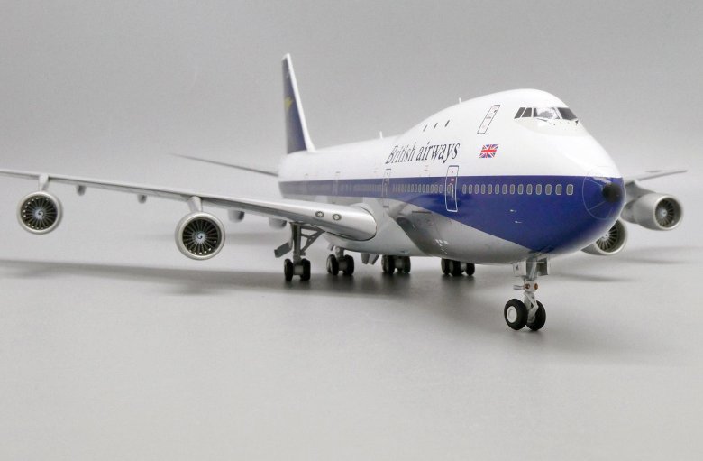 Модель самолета boeing 747