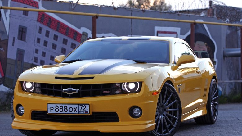 Chevrolet camaro желтый