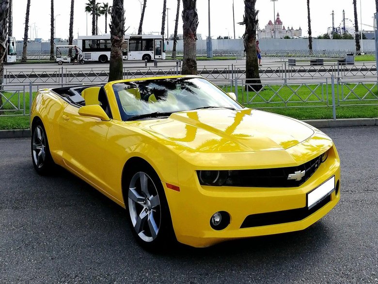 Chevrolet camaro кабриолет желтый