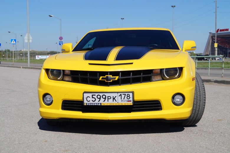 Chevrolet camaro желтый