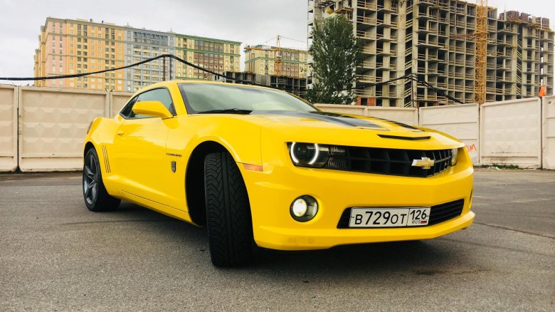 Шевроле камаро желтая